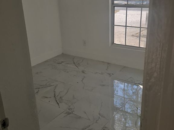 5th image of 5118 E 32nd Ave