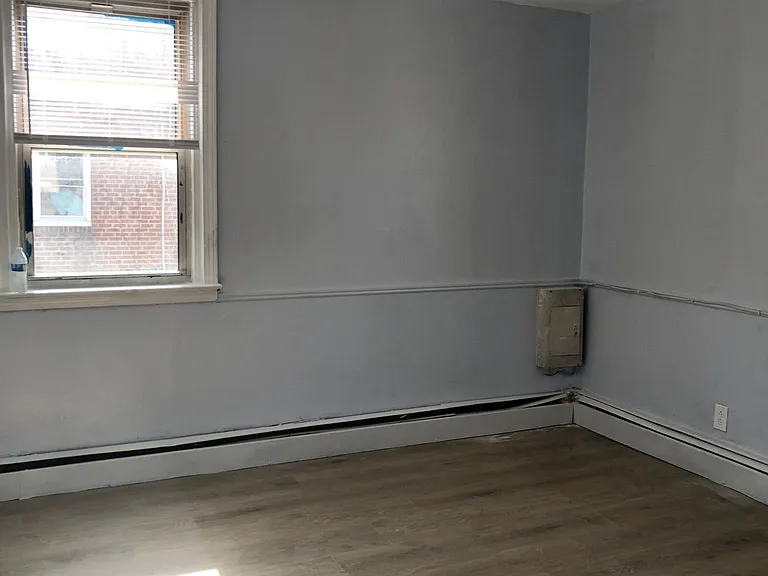 1200 Greeby St #1 — Photo 7