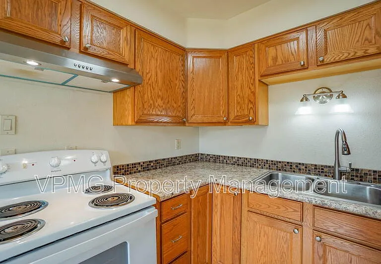 609 W McLoughlin Blvd — Photo 9