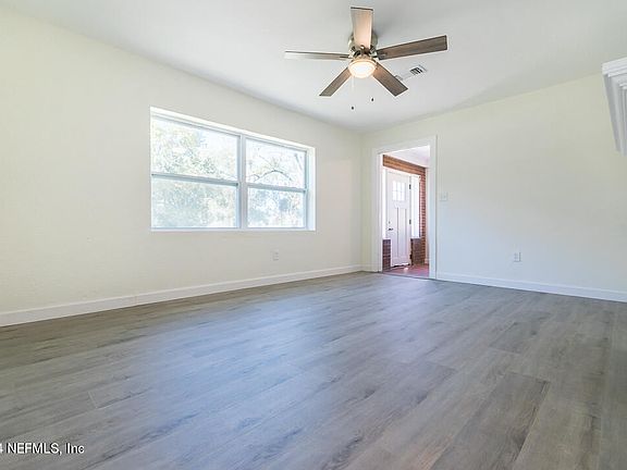 5th image of 831 HURON Street