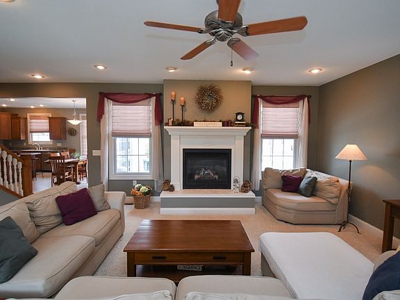 5th image of 1054 Governors Ln
