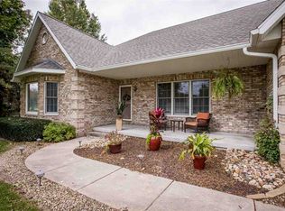 2658 Captain Bixby Ct, Muscatine, IA 52761