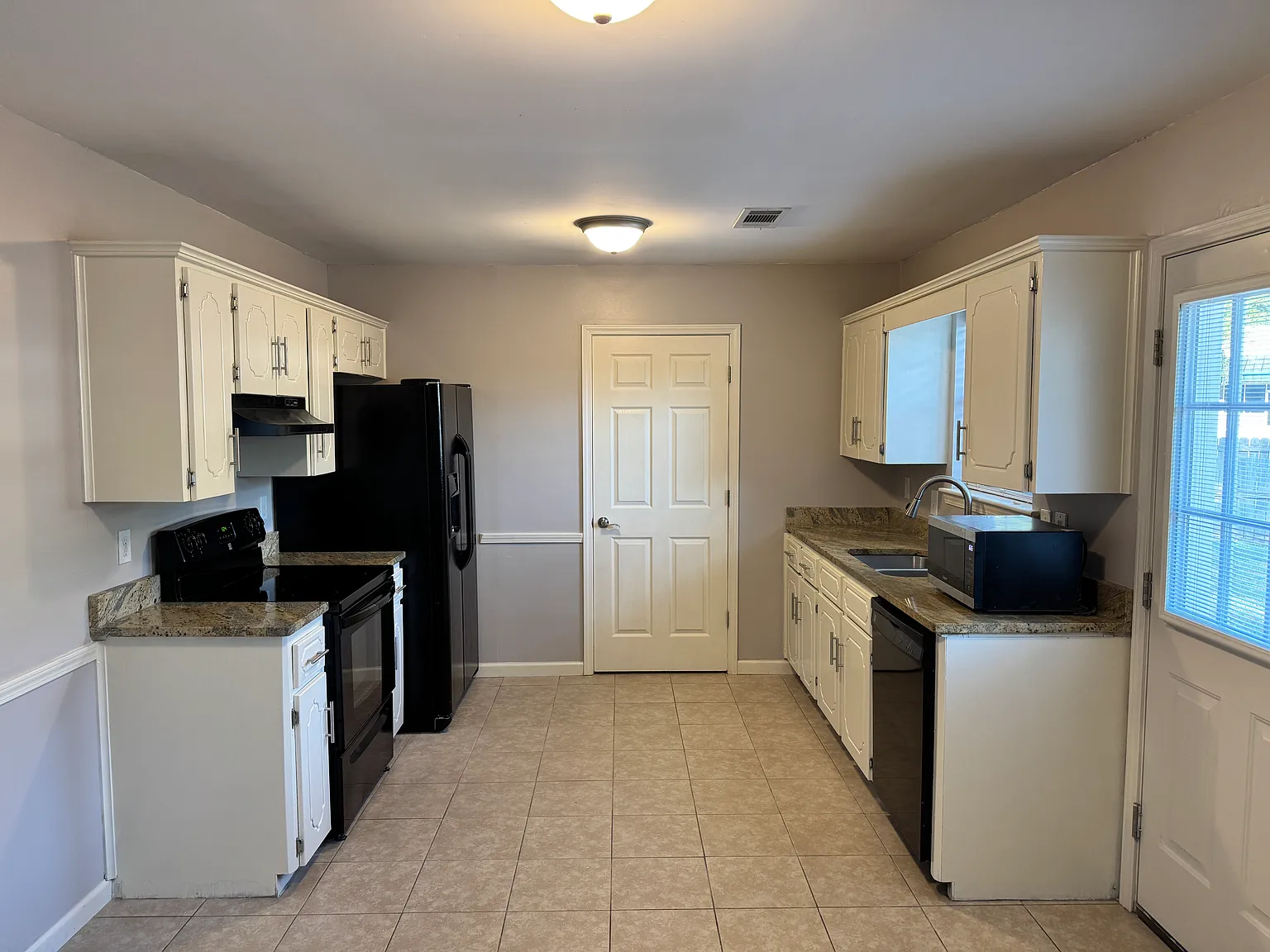 3 bed, 1201 sqft, $1,475 — Photo 3