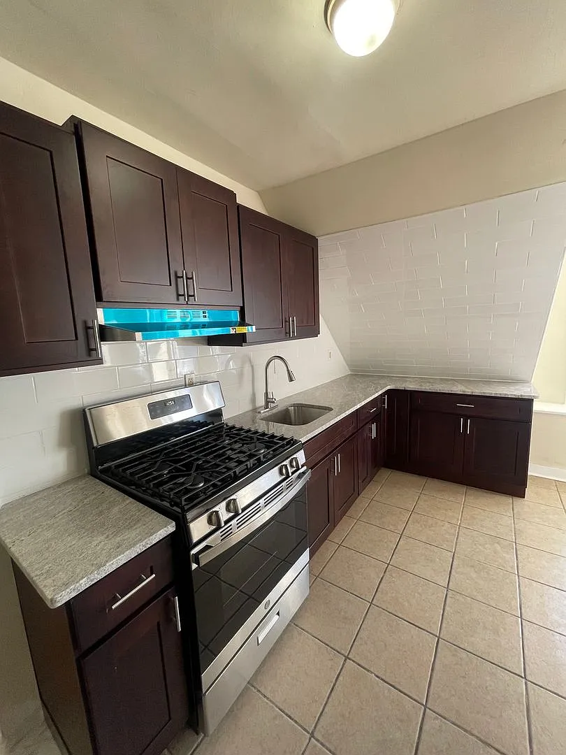 Updated 1 Bed 1 Bath 2nd Floor Apartment — Photo 1