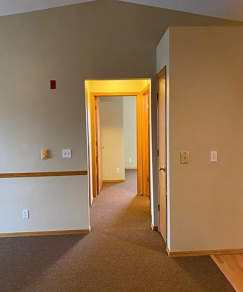 807 Kellogg Ave — Photo 5