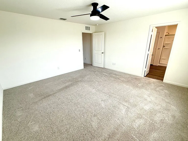 12823 Cygnus — Photo 18