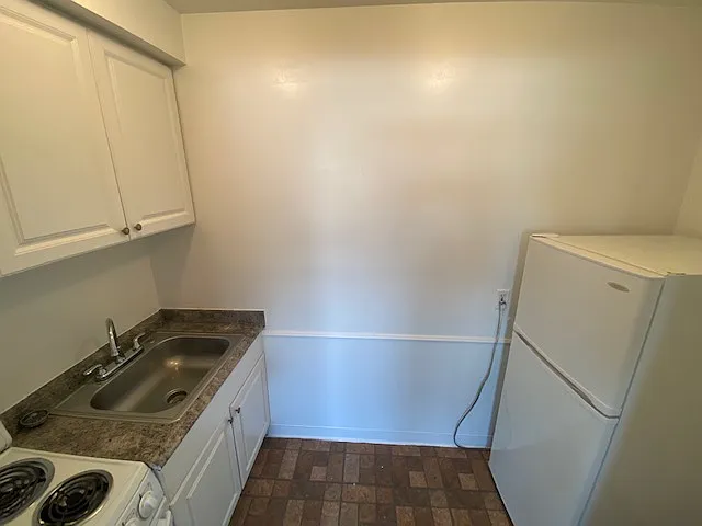 Studio and Jr. 1BR kitchen