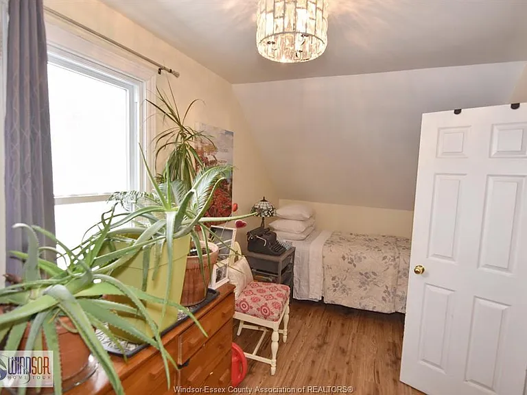 2471 Pillette Rd — Photo 29