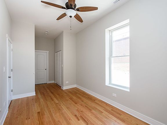 3rd image of 1529 W Huron St APT 3R