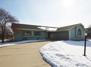 W161N7750 Hunters Ridge Cir, Menomonee Falls, WI 53051