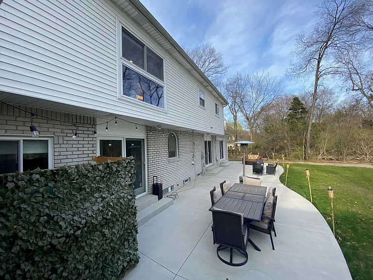 4077 Lincoln Dr — Photo 30