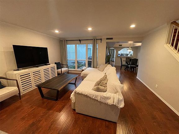 2nd image of 4523 Acacia St