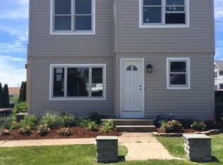 26 Walcott Ave, Narragansett, RI 02882