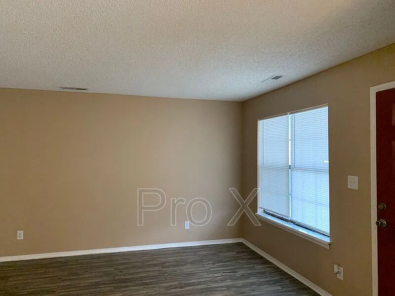 2 bed, 1.0 bath, 750 sqft, $775 — Photo 2