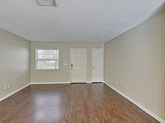 4th image of 209 Sheryl Lynn Dr