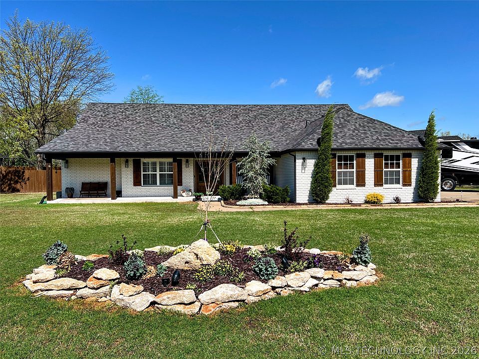 1st image of 3806 Club View Dr