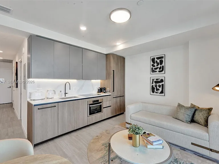 580 72nd St #Penthouse 13 — Photo 6