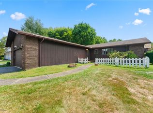 8685 Suncrest Dr, Poland, OH 44514