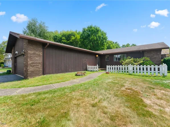 8685 Suncrest Dr, Poland, OH 44514