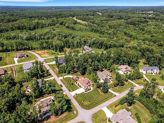3rd image of 7718 Briardenn Dr