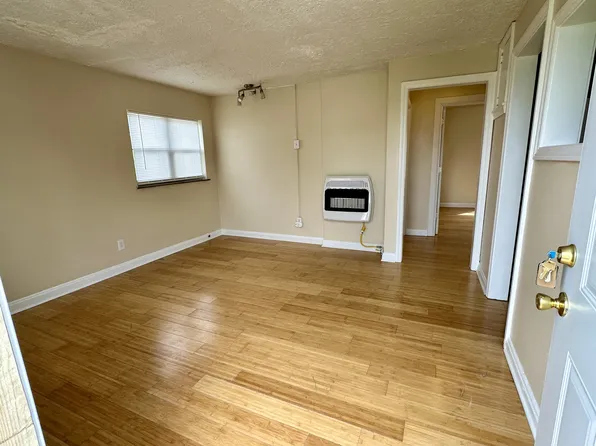 913 3rd St W, Huntington, WV 25701