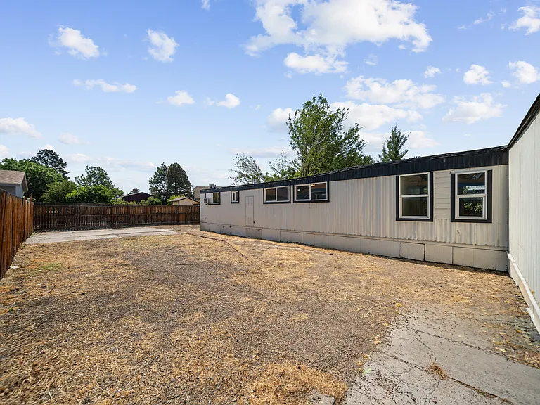 562 Eastwood Dr — Photo 9