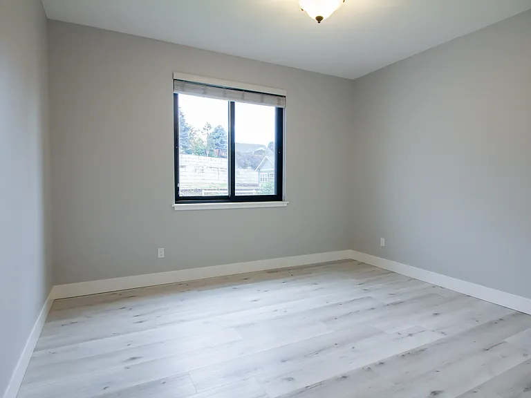 1037 SE Date Ave — Photo 10