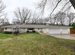 2470 Rockway Ln E, Brookfield, WI 53005