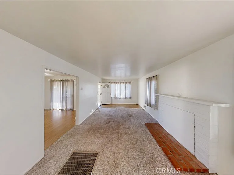 642 W Avenue L — Photo 2