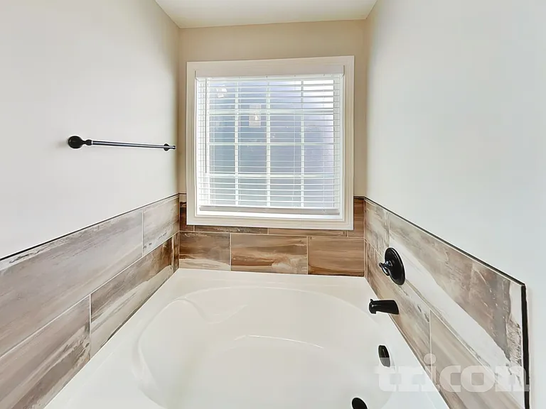 492 Woodtrace Dr — Photo 8