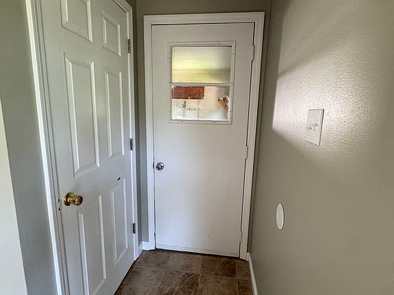 2nd image of 1161 Saratoga Dr
