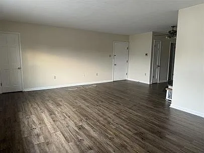 910 Florida Ave Apt 4 — Photo 2