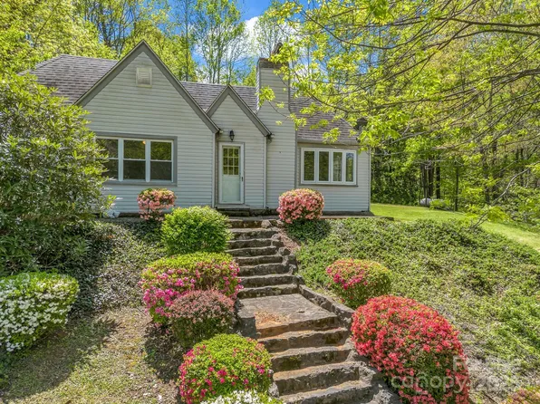 128 Washburn Rd, Lake Lure, NC 28746