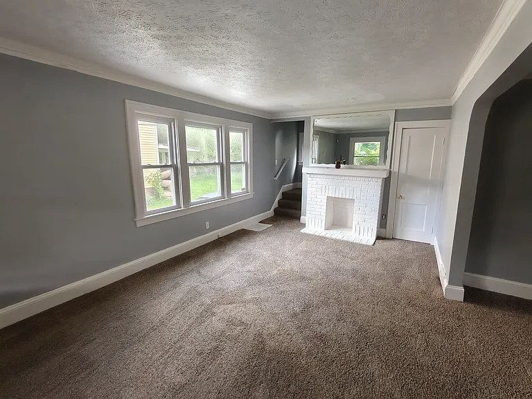 1024 Whittier Ave — Photo 5