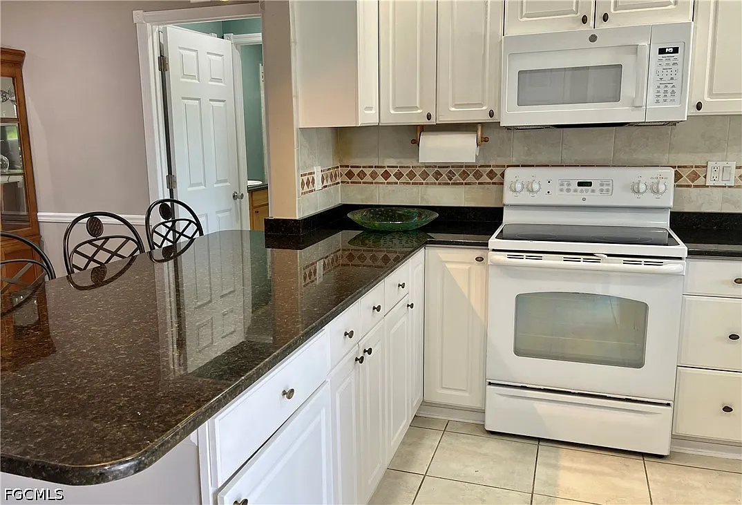 2 bed, 2.0 bath, 1258 sqft, $1,900 — Photo 2