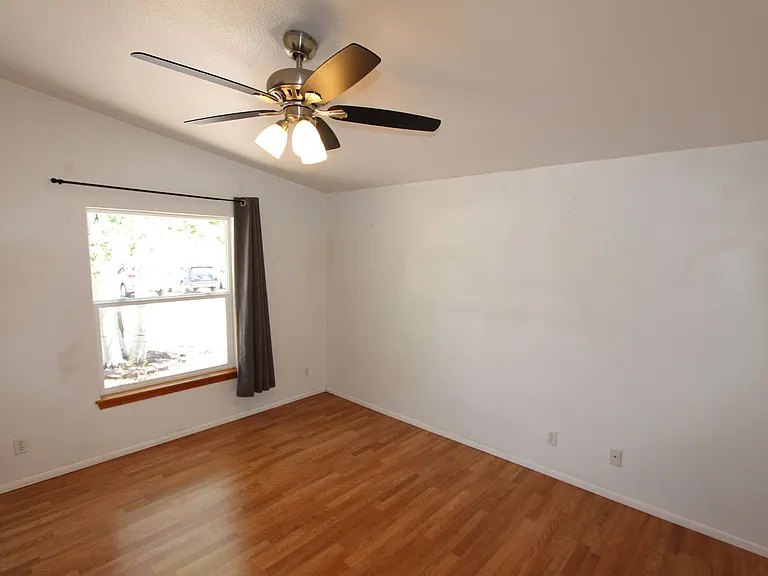 1743 W Mikey Dr — Photo 15