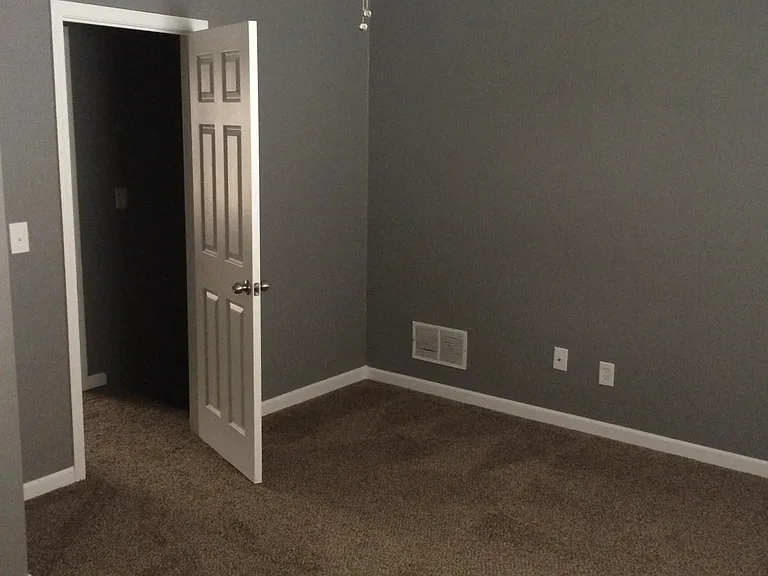 906 E Hanover St — Photo 13