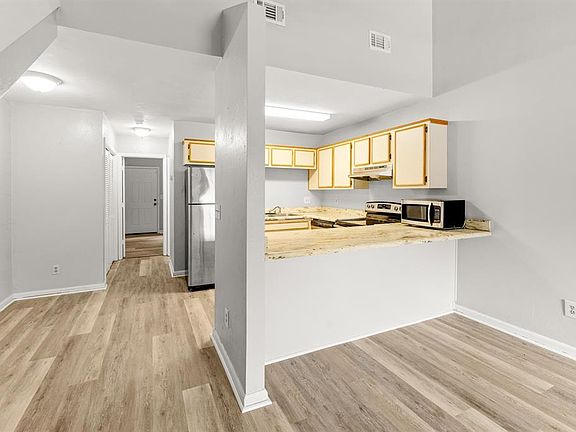 4th image of 1828 Jackson Bluff Rd APT D
