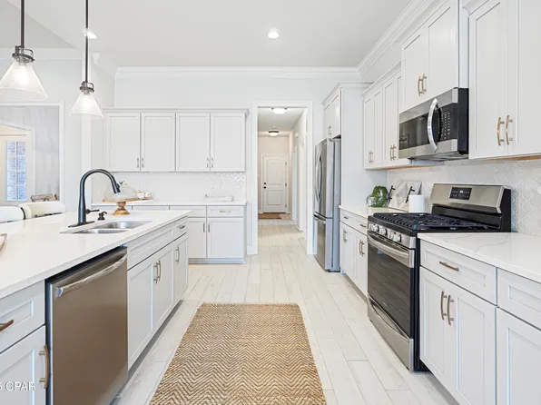 198 Blaze Blvd, Freeport, FL 32439