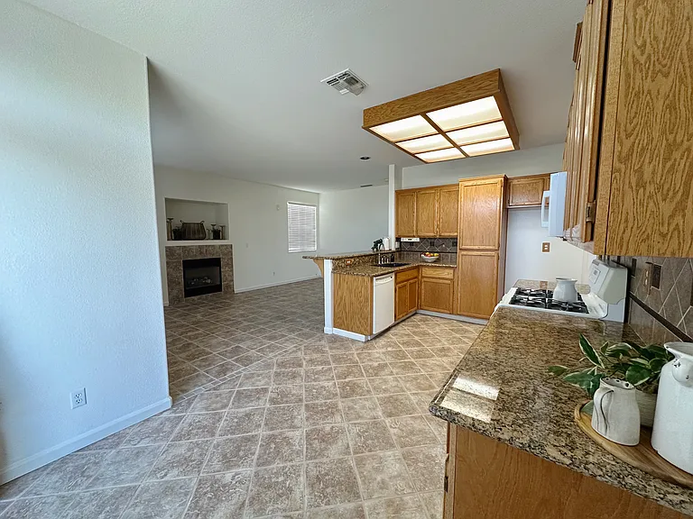 152 Oxburough Dr — Photo 6