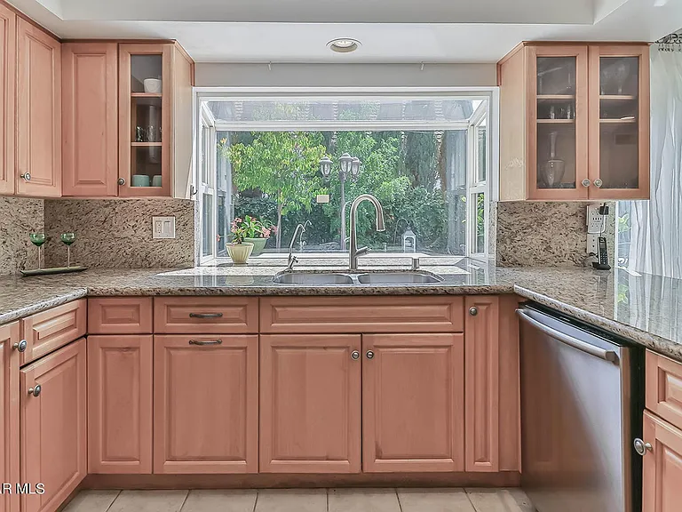 1056 S Barrow Ct — Photo 14