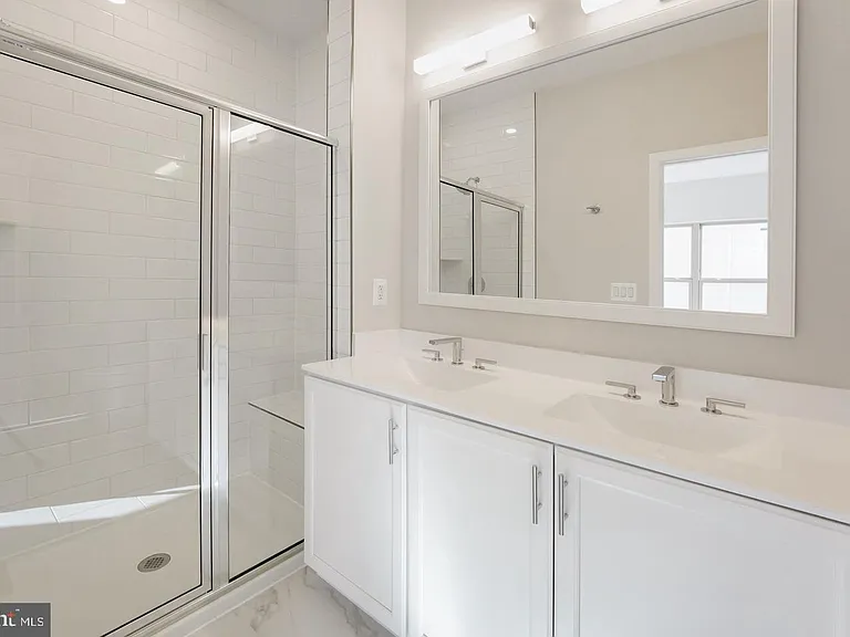 945 Sycamore Dr SE — Photo 26