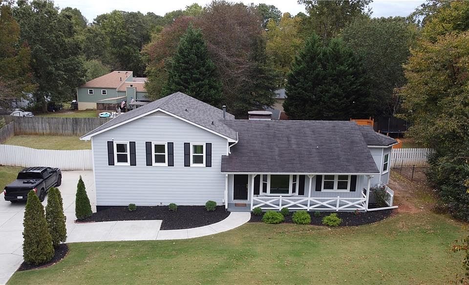 1st image of 3216 Hickory Bluff Dr