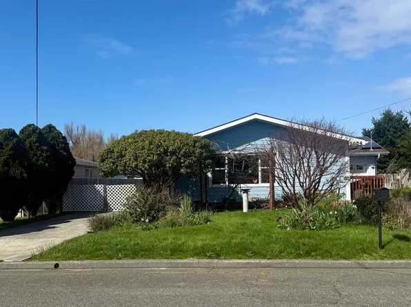 1054 Lauff Ave, Crescent City, CA 95531