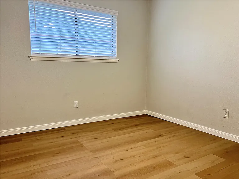 21414 Park Run Dr — Photo 17