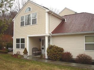 19 Twin Ponds Dr, Kingston, NY 12401