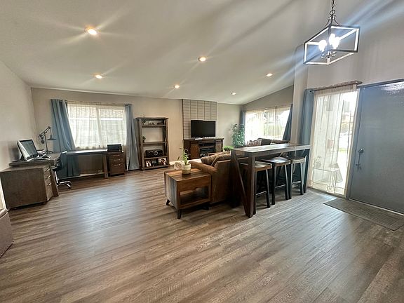 4th image of 1577 Skylark Way