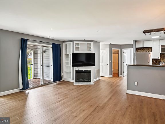 2nd image of 20 Greystone Ct APT G