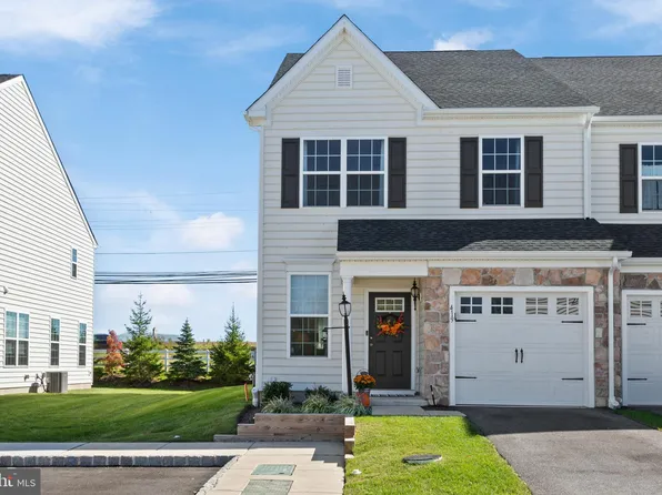 419 Cherry Blossom Ln, Norristown, PA 19403