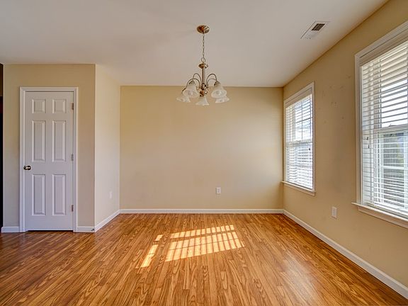 4th image of 105 Perthwood Pl